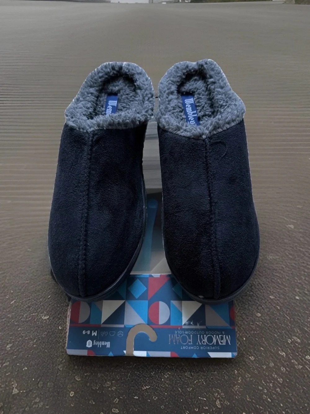 Wembley Men's Size M (8-9) Memory Foam Indoor/Outdoor Slippers. Black. NWT